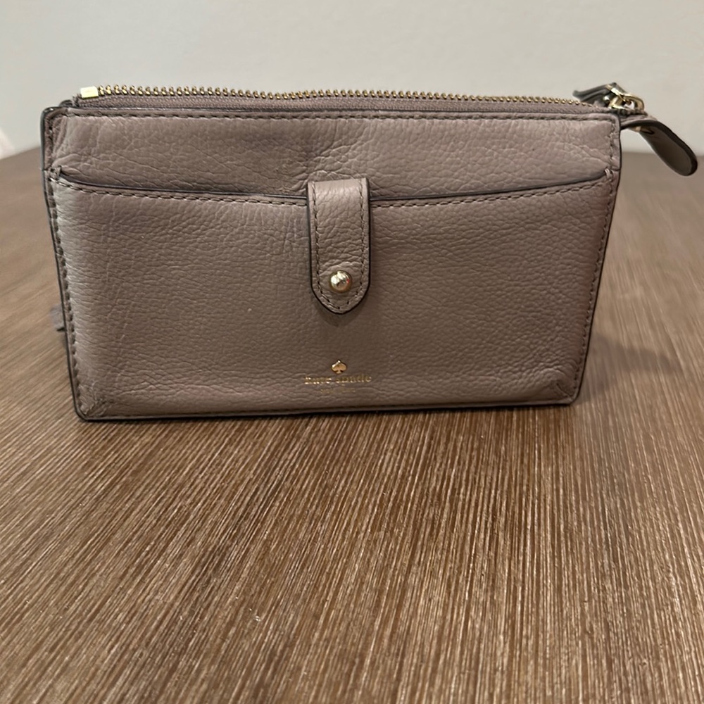 Kate Spade wallet on chain